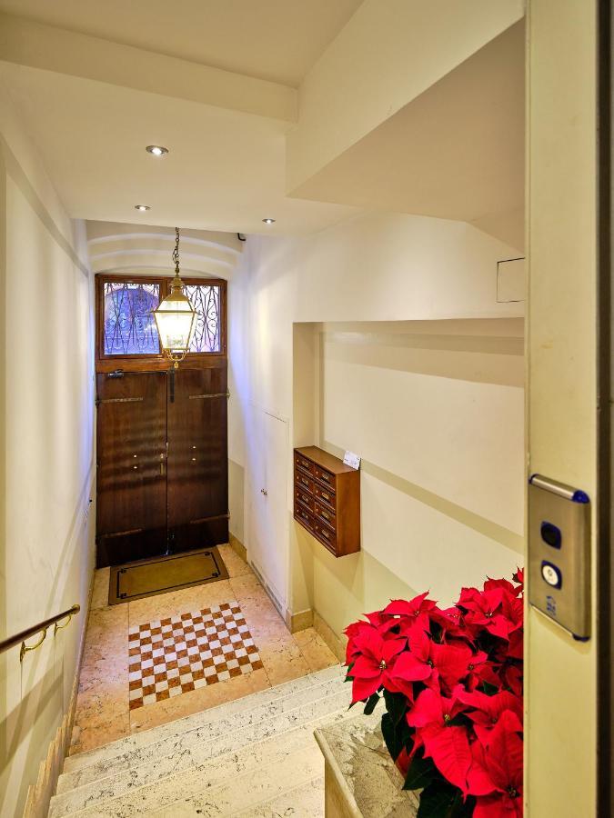 Apartmentsarena - Residenza Degli Scaligeri - Piazza Erbe Verona Exterior photo