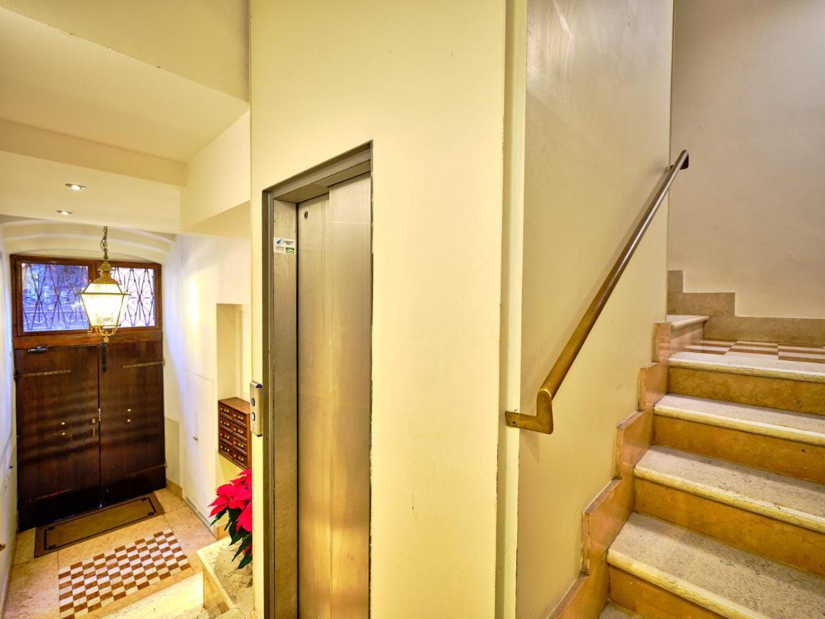 Apartmentsarena - Residenza Degli Scaligeri - Piazza Erbe Verona Exterior photo